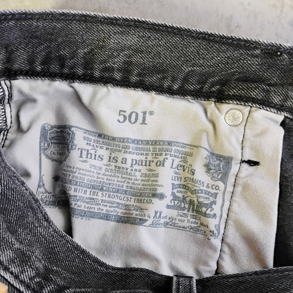 Levi's 501 Distressed Denim Shorts Women's 31 Waist Black Button Fly High Rise - Picture 9 of 13